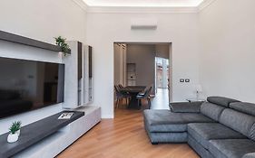 Etnea Modern Apartment By Wonderful Italy